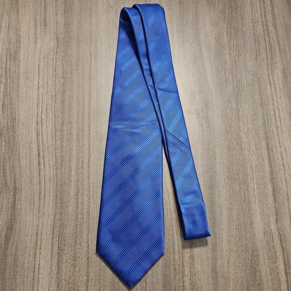 CHARLES TYRWHITT Men's 100%‎ Silk Tie ~ Blue ~ Striped 59x3 1/2
